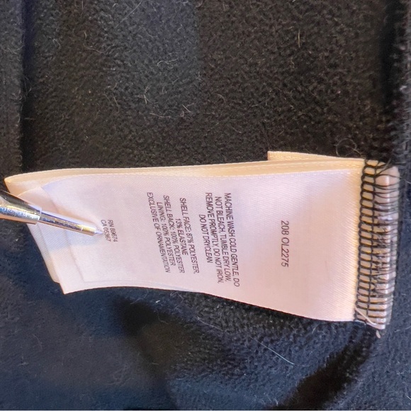 Mountain hardware jacket in preloved condition - Picture 15 of 15